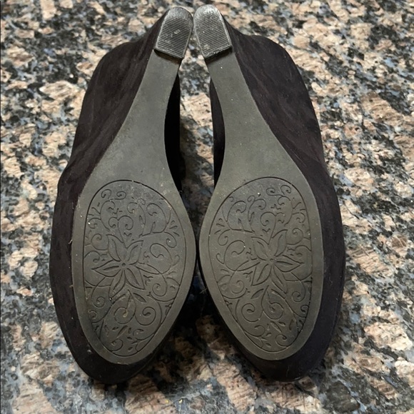 Shoes - Picture 5 of 5